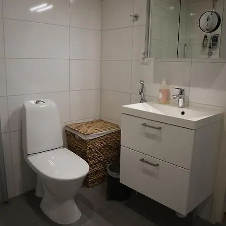 Keskustan Uusi Kolmio Lampimalla Autohallipaikalla Lejlighed Rovaniemi