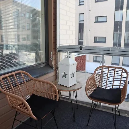 Keskustan Uusi Kolmio Lampimalla Autohallipaikalla * Rovaniemi
