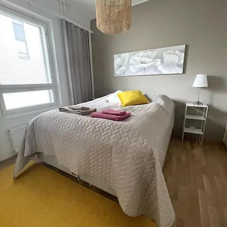 Keskustan Uusi Kolmio Lampimalla Autohallipaikalla Apartmán *